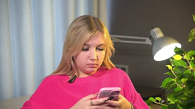 SinaHovey online show from 03/04/26, 09:48