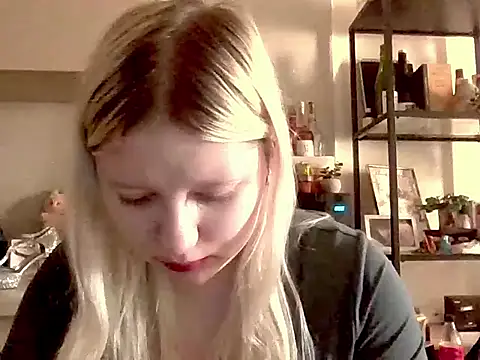 Snapshot of LenaSecret19 chatting on 03/19/26, 06:39 LenaSecret19 online show from 03/19/26, 06:39