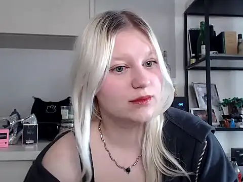 Snapshot of LenaSecret19 chatting on 03/25/26, 06:30 LenaSecret19 online show from 03/25/26, 06:30