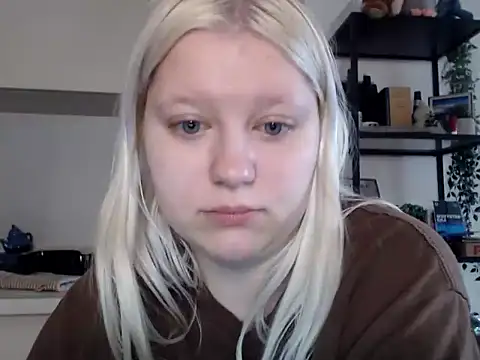 Snapshot of LenaSecret19 chatting on 04/08/26, 05:40 LenaSecret19 online show from 04/08/26, 05:40