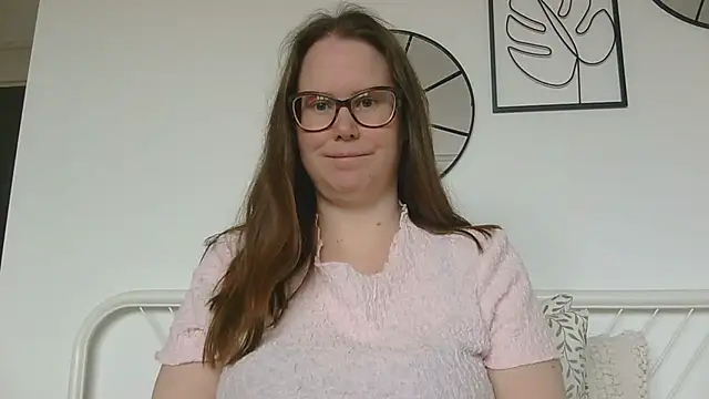 Snapshot of CelineThompson chatting on 04/17/26, 02:09 CelineThompson online show from 04/17/26, 02:09