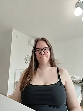 Snapshot of CelineThompson chatting on 05/16/26, 02:16 CelineThompson online show from 05/16/26, 02:16