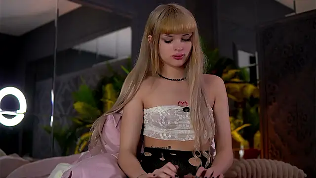 Snapshot of BrattyScarlet chatting on 03/22/26, 07:12 BrattyScarlet online show from 03/22/26, 07:12