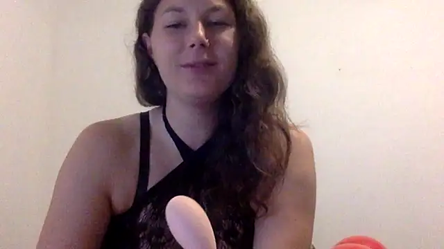 Snapshot of douce_blanche13 chatting on 04/19/26, 07:49 douce blanche13 online show from 04/19/26, 07:49