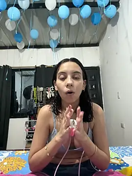 Snapshot of Nicole_Cute04 chatting on 03/21/26, 03:44 Nicole Cute04 online show from 03/21/26, 03:44