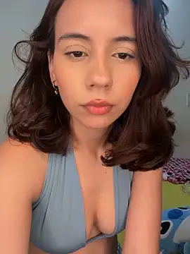 Snapshot of Nicole_Cute04 chatting on 03/28/26, 04:45 Nicole Cute04 online show from 03/28/26, 04:45