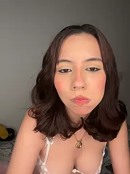 Snapshot of Nicole_Cute04 chatting on 04/16/26, 04:35 Nicole Cute04 online show from 04/16/26, 04:35