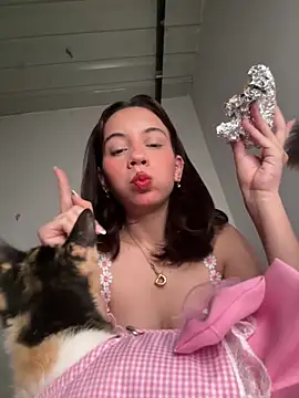 Snapshot of Nicole_Cute04 chatting on 04/18/26, 04:05 Nicole Cute04 online show from 04/18/26, 04:05