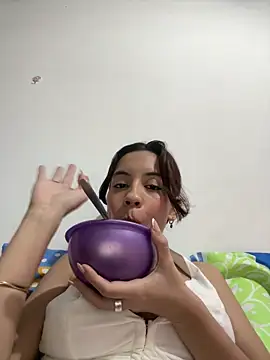 Snapshot of Nicole_Cute04 chatting on 04/19/26, 05:07 Nicole Cute04 online show from 04/19/26, 05:07