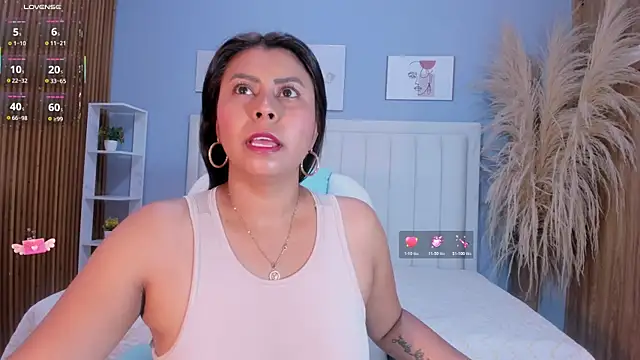 Snapshot of Anthonella_Lux chatting on 04/22/26, 11:56 Anthonella Lux online show from 04/22/26, 11:56