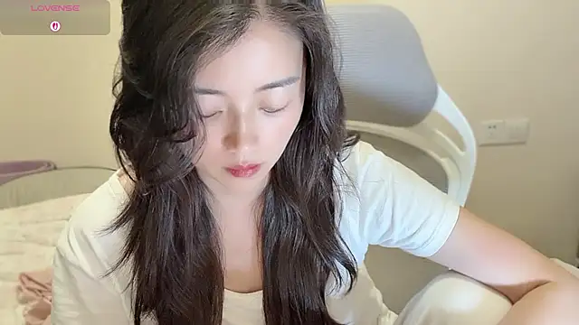 Snapshot of jinxiyao01 chatting on 06/17/26, 02:18 jinxiyao01 online show from 06/17/26, 02:18