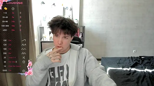 Snapshot of MIya_Chinen chatting on 04/10/26, 10:42 MIya Chinen online show from 04/10/26, 10:42