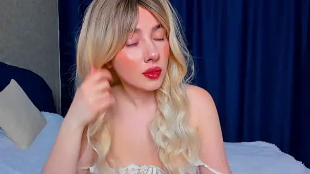 Snapshot of Aria_Montclair chatting on 04/18/26, 02:26 Aria Montclair online show from 04/18/26, 02:26