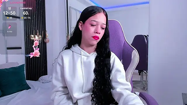 Snapshot of georgina_kloss_ chatting on 03/18/26, 05:38 georgina kloss online show from 03/18/26, 05:38