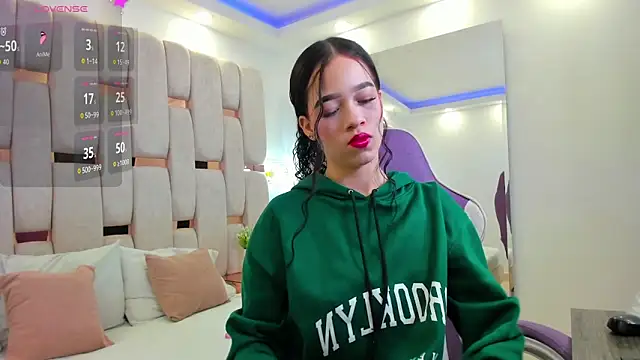 Snapshot of georgina_kloss_ chatting on 03/27/26, 05:01 georgina kloss online show from 03/27/26, 05:01