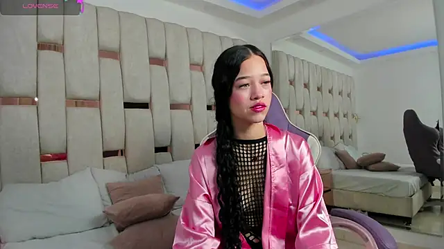 Snapshot of georgina_kloss_ chatting on 03/31/26, 05:24 georgina kloss online show from 03/31/26, 05:24