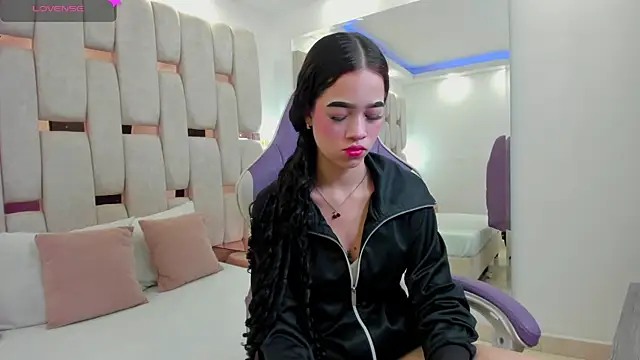 Snapshot of georgina_kloss_ chatting on 04/08/26, 04:29 georgina kloss online show from 04/08/26, 04:29