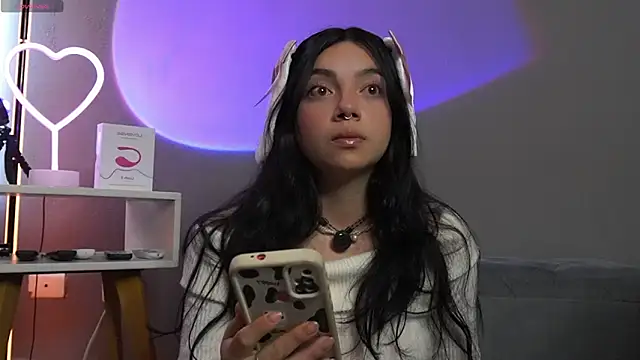 Snapshot of Im_Elaris chatting on 03/13/26, 02:23 Im Elaris online show from 03/13/26, 02:23