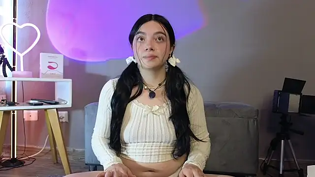 Snapshot of Im_Elaris chatting on 03/14/26, 04:12 Im Elaris online show from 03/14/26, 04:12