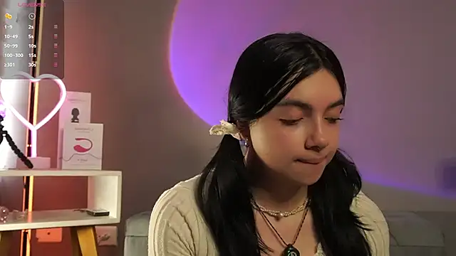 Snapshot of Im_Elaris chatting on 03/21/26, 04:32 Im Elaris online show from 03/21/26, 04:32