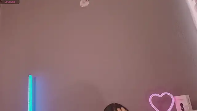 Snapshot of Im_Elaris chatting on 04/09/26, 02:33 Im Elaris online show from 04/09/26, 02:33