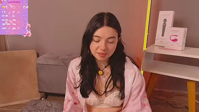 Snapshot of Im_Elaris chatting on 04/18/26, 02:43 Im Elaris online show from 04/18/26, 02:43