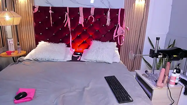 Snapshot of Dianna-Rosse chatting on 04/20/26, 12:19 Dianna-Rosse online show from 04/20/26, 12:19