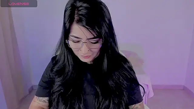 Snapshot of heeyy_kitty chatting on 04/11/26, 06:23 heeyy kitty online show from 04/11/26, 06:23