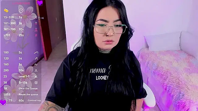 Snapshot of heeyy_kitty chatting on 07/11/26, 05:59 heeyy kitty online show from 07/11/26, 05:59