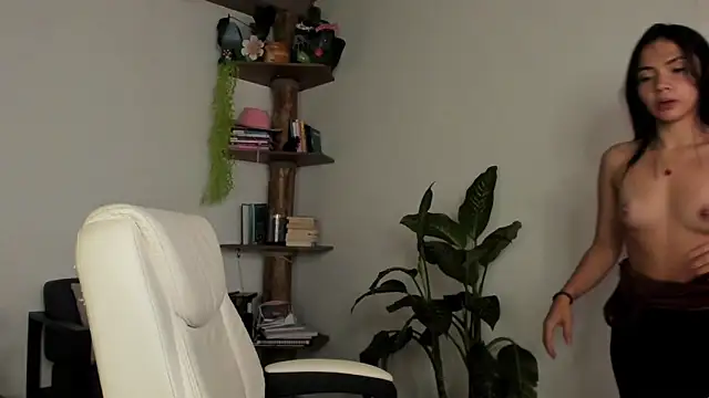 Snapshot of hi_kiittyy chatting on 03/15/26, 01:17 hi kiittyy online show from 03/15/26, 01:17