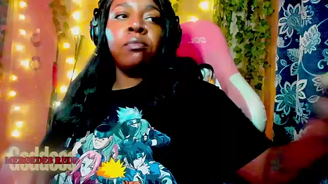 Snapshot of Goddess_MercedesRedd chatting on 06/20/26, 01:47 Goddess MercedesRedd online show from 06/20/26, 01:47