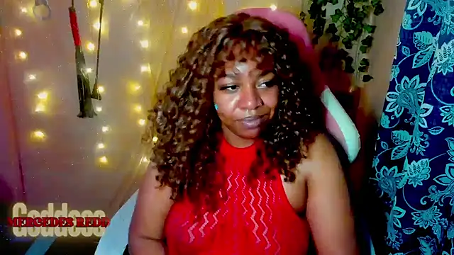 Snapshot of Goddess_MercedesRedd chatting on 06/21/26, 02:52 Goddess MercedesRedd online show from 06/21/26, 02:52