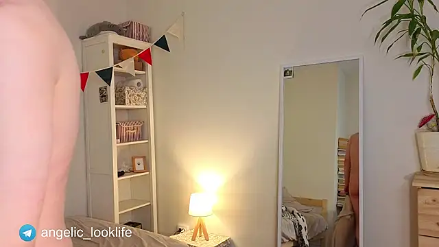 Snapshot of look_angelic chatting on 04/23/26, 07:41 look angelic online show from 04/23/26, 07:41