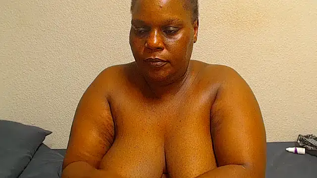 Busty42DDZA online show from 05/01/26, 04:17