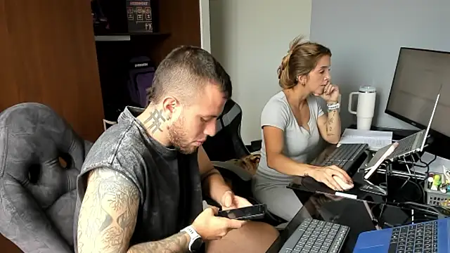 Snapshot of Dra-Dr-Fitness chatting on 03/12/26, 04:02 Dra-Dr-Fitness online show from 03/12/26, 04:02