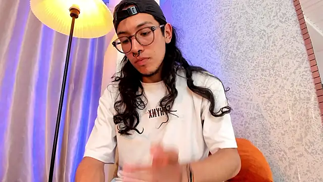 Snapshot of Enzo_rey chatting on 03/03/26, 09:21 Enzo rey online show from 03/03/26, 09:21