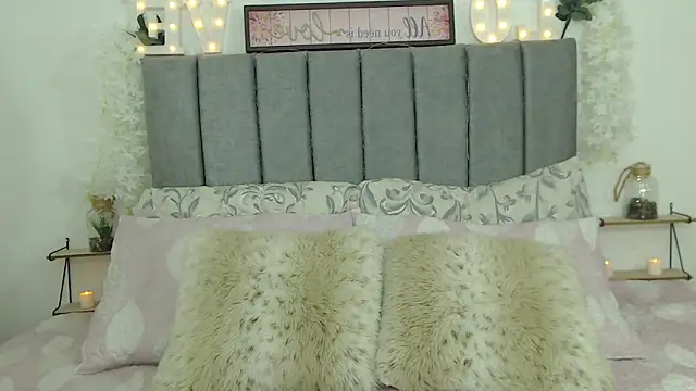 Snapshot of OliviaValentti chatting on 03/20/26, 12:15 OliviaValentti online show from 03/20/26, 12:15