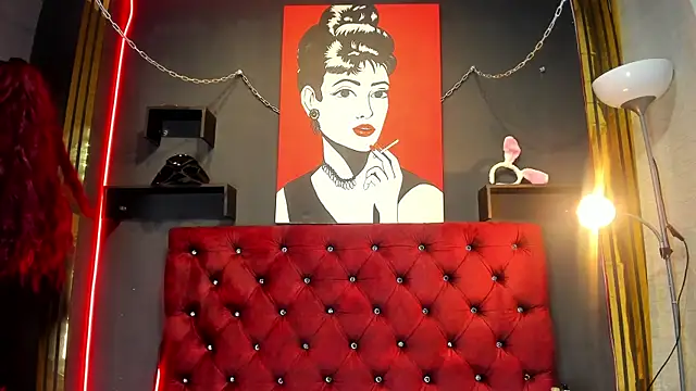 Snapshot of Sarah__Moonx chatting on 04/17/26, 08:01 Sarah Moonx online show from 04/17/26, 08:01