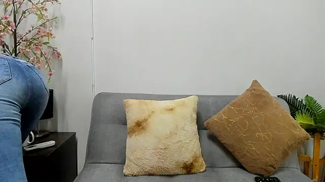 Snapshot of KahiaSmith chatting on 04/16/26, 04:41 KahiaSmith online show from 04/16/26, 04:41