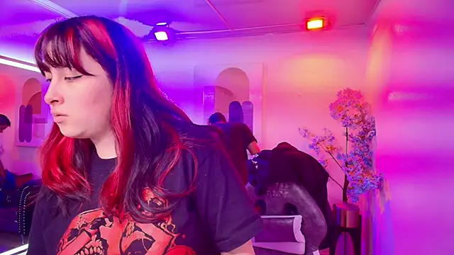 Snapshot of TarlyWho chatting on 04/11/26, 11:25 TarlyWho online show from 04/11/26, 11:25