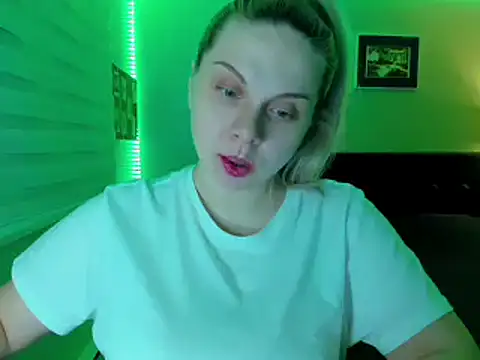 Snapshot of callme_iva chatting on 03/13/26, 04:41 callme iva online show from 03/13/26, 04:41