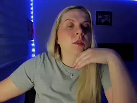 Snapshot of callme_iva chatting on 03/20/26, 05:34 callme iva online show from 03/20/26, 05:34