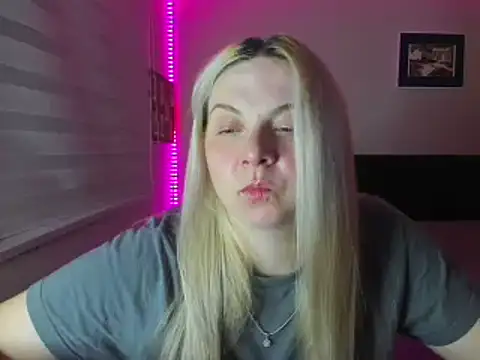 Snapshot of callme_iva chatting on 03/27/26, 08:26 callme iva online show from 03/27/26, 08:26