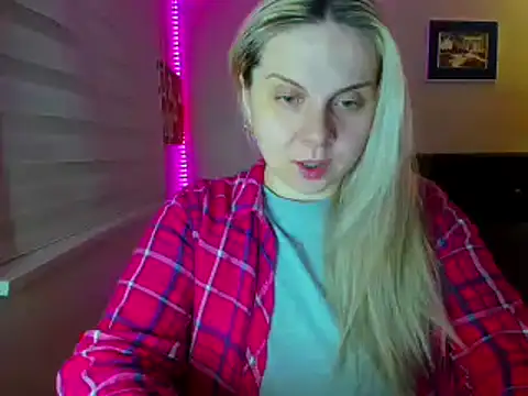 Snapshot of callme_iva chatting on 04/01/26, 11:33 callme iva online show from 04/01/26, 11:33