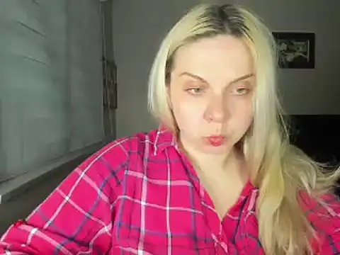 Snapshot of callme_iva chatting on 04/08/26, 03:06 callme iva online show from 04/08/26, 03:06