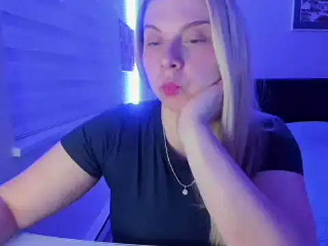 Snapshot of callme_iva chatting on 04/11/26, 07:45 callme iva online show from 04/11/26, 07:45