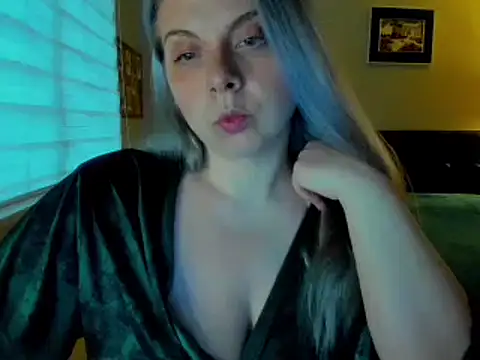 Snapshot of callme_iva chatting on 04/15/26, 01:23 callme iva online show from 04/15/26, 01:23