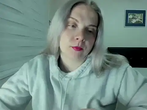 Snapshot of callme_iva chatting on 04/17/26, 05:43 callme iva online show from 04/17/26, 05:43