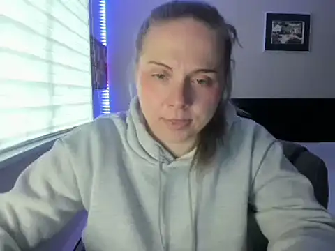 Snapshot of callme_iva chatting on 04/19/26, 12:11 callme iva online show from 04/19/26, 12:11