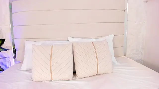 Snapshot of AitanaNoa chatting on 03/27/26, 07:57 AitanaNoa online show from 03/27/26, 07:57